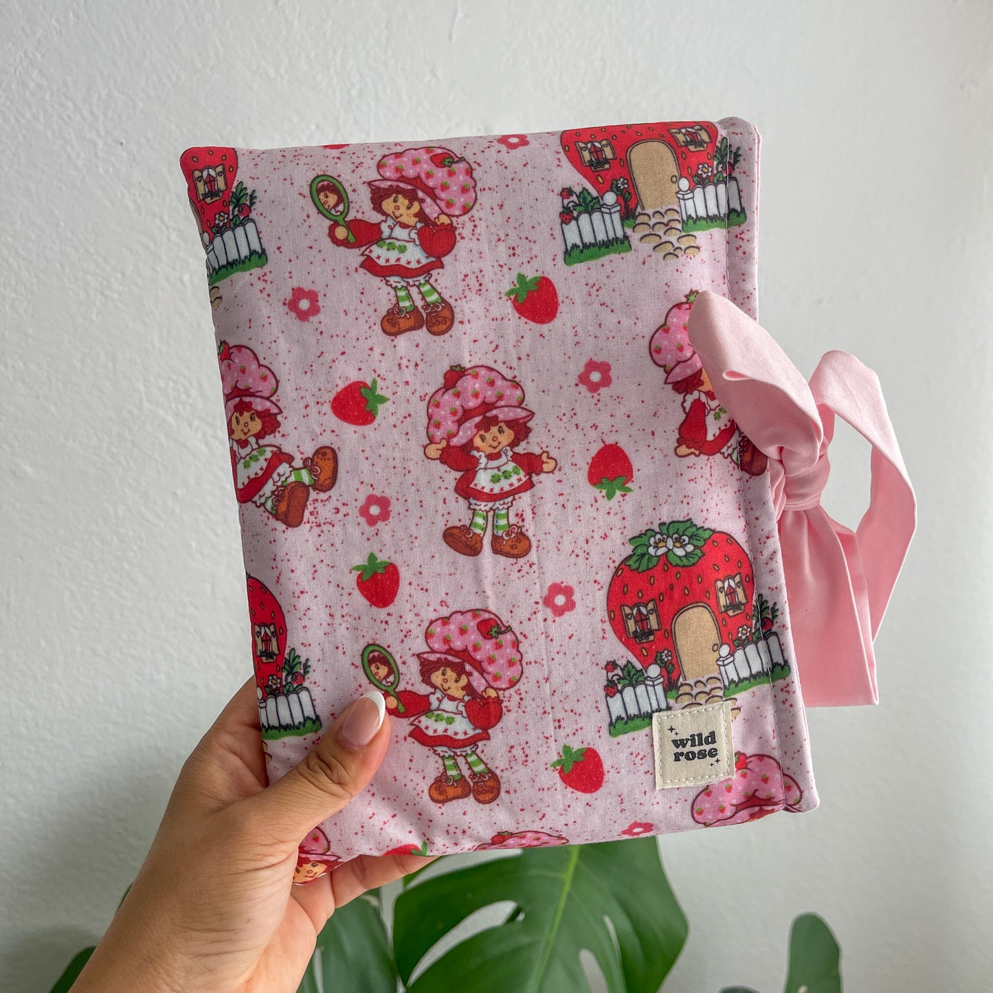 Bow Strawberry Shortcake Book Sleeve